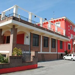 Hotel Cigno Reale, Rolo